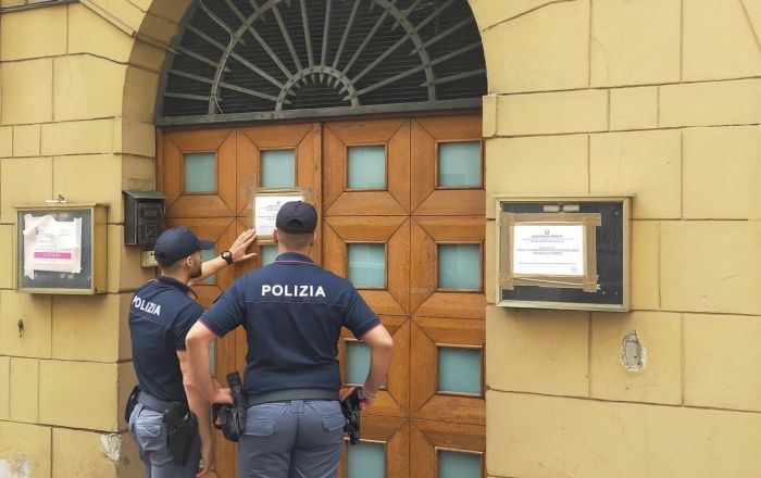 Via Madonnina, esasperato chiede di abbassare volume musica: avventori bar lo picchiano. Bar chiuso 