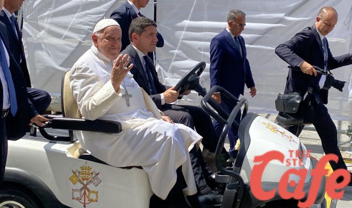 Papa Francesco a Trieste, preghiamo per la pace nei paesi che soffrono per la guerra