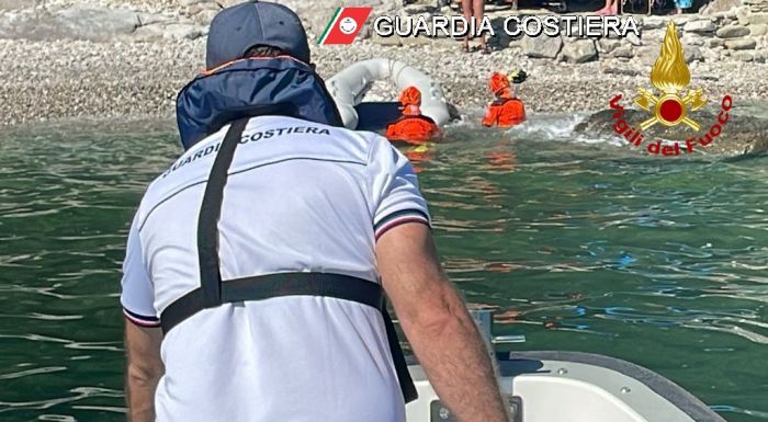 Costa dei Barbari,  cade sulle rocce mentre scendeva verso il mare: interviene il Soccorso Alpino 