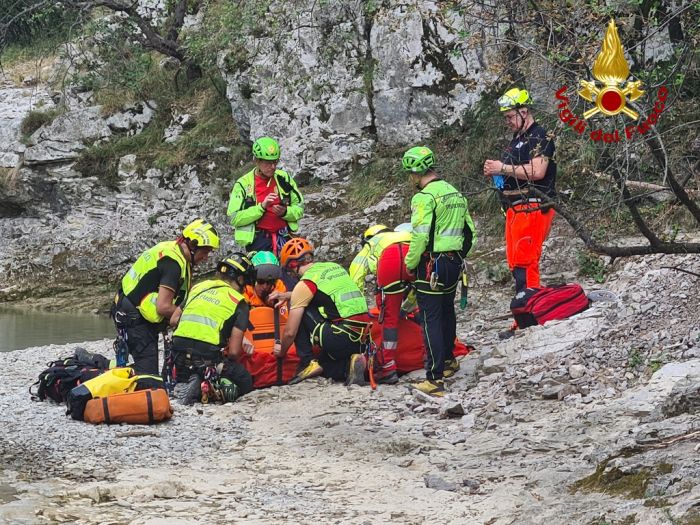 Giovanissimo si tuffa in Val Rosandra cadendo in una delle pozze del Torrente (FOTO - VIDEO) 