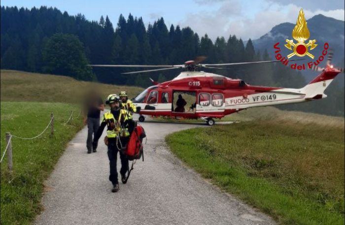 Va in gita in montagna e si perde a Sauris, chiama i soccorsi per il recupero 