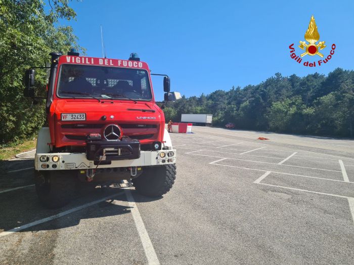 Doppio incendio odierno in Carso, grande lavoro per i vigili del fuoco 