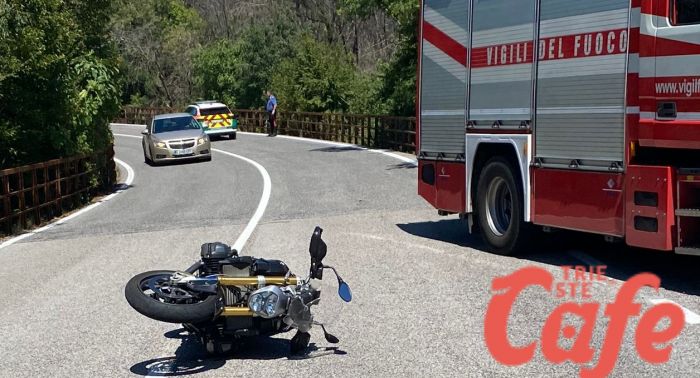 San Giovanni di Duino, scontro auto-moto: centauro all'ospedale 