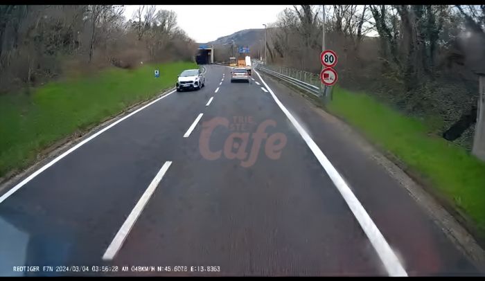 Ex GVT (Cattinara direzione Muggia) , allarme social: 'Ignoti lanciano sassi contro le auto' 