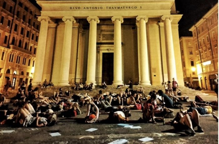 Come gli immigrati, cittadini dormono in strada a Trieste