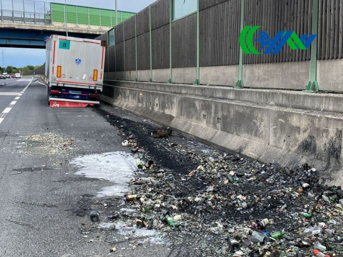 Incendio a un semirimorchio sul Passante di Mestre
