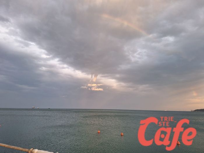 Tromba marina al largo della riviera di Barcola questa mattina