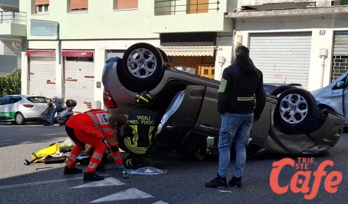 Incidente in via San Marco: auto si cappotta, una persona ferita (VIDEO) 