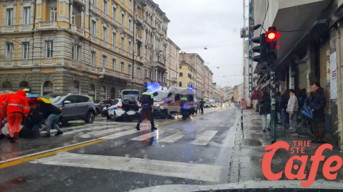 Incidente in via Carducci, scooterista a Cattinara: rallentamenti in centro 