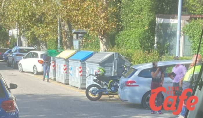 Inversione ad U in viale Miramare, scontro auto - moto 