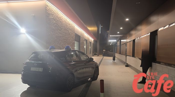 McDonald's di via Flavia, uomo fermato per atteggiamenti molesti: 2 pattuglie sul posto 