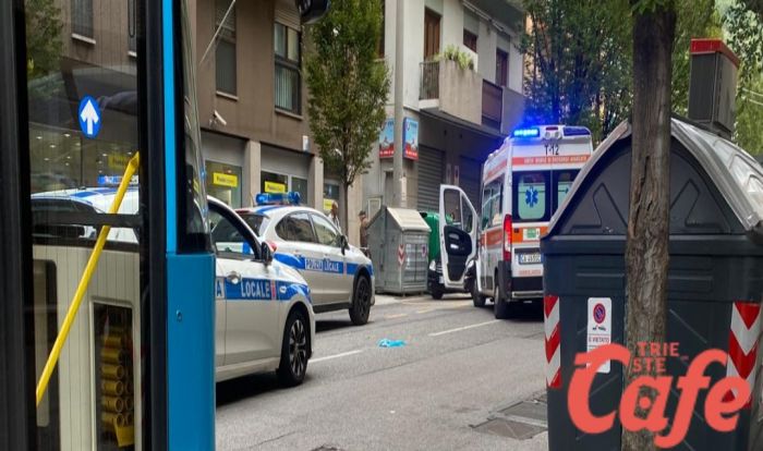 Perde il controllo in viale Sanzio, conducente di mezzo a due ruote all'ospedale 