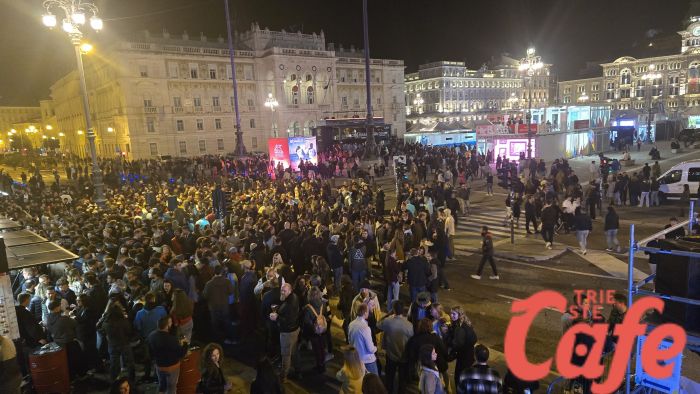 Rive chiuse davanti piazza Unità fino a pomeriggio