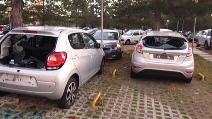Infermieri sotto attacco, auto distrutte nel parcheggio di Cattinara, esplode la rabbia