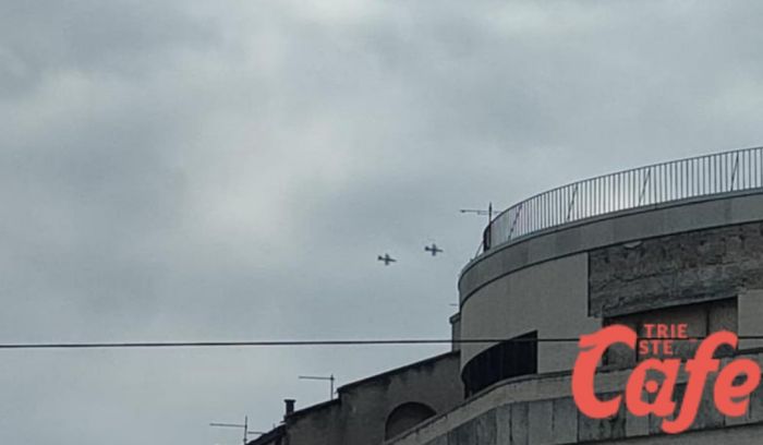 Sorvolo militare su Trieste? Gli aerei cha catturano l’attenzione dei cittadini. POI LE RASSICURAZIONI