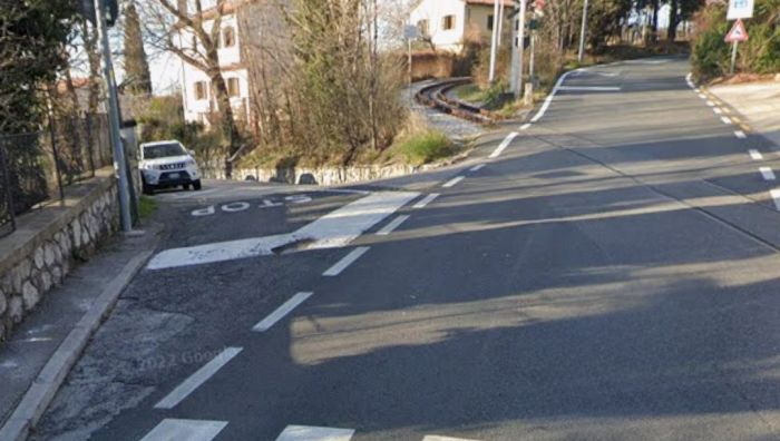 Tragedia all'alba in via Commerciale: uomo stroncato da un malore, inutili i soccorsi