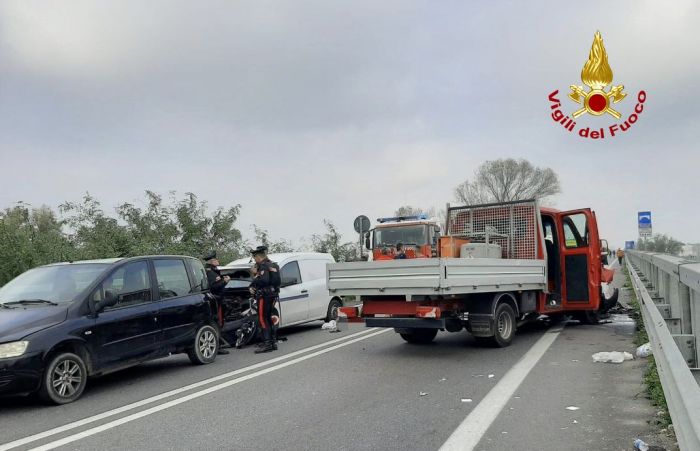 Veneto, incidenti a catena: 5 mezzi coinvolti, 10 feriti