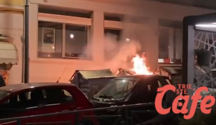 Incendio in piazza Perugino nel corso della serata: cassonetto in fiamme (VIDEO) 