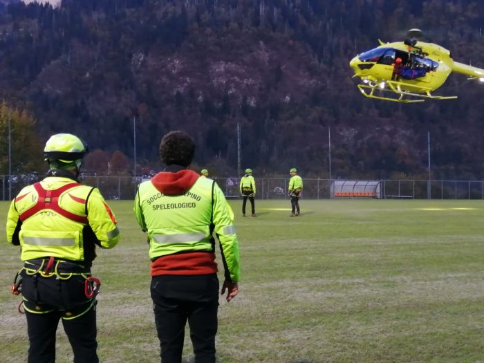 Dramma in montagna: soccorso alpino recupera il corpo di un uomo in un canalone in Fvg 