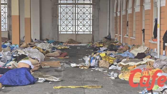 Sgombero migranti dal Porto Vecchio: le storie tristi di chi vive all'addiaccio