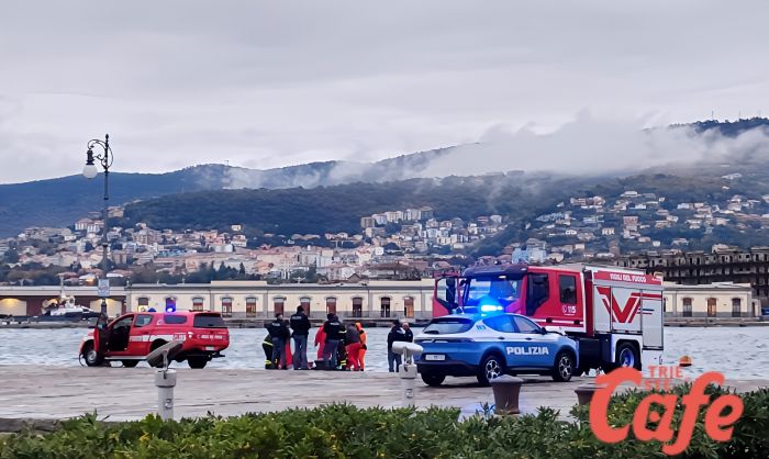 Molo Audace, cade in mare; in corso il massaggio cardiaco 