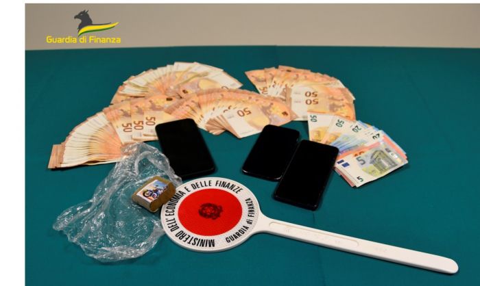 Droga al parco, giovane afghano nei guai con 50 grammi di hashish