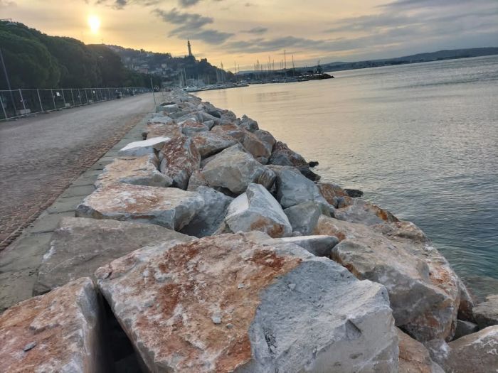 Relax a Barcola: in arrivo la scogliera con aree per prendere il sole
