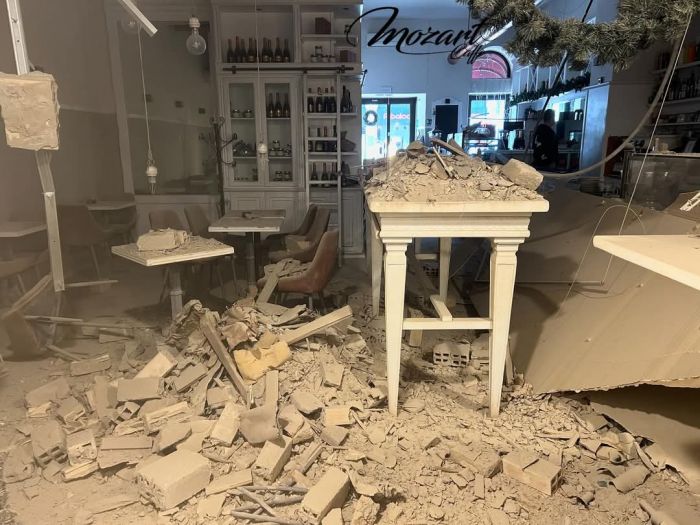 Un disastro improvviso colpisce il Mozart Cafe di via Carducci: chiusura forzata per crollo