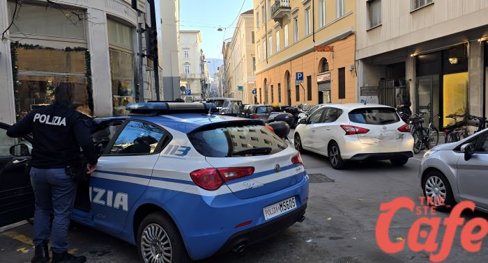 Tragedia in via Crispi: malore improvviso, si accascia a terra e muore 