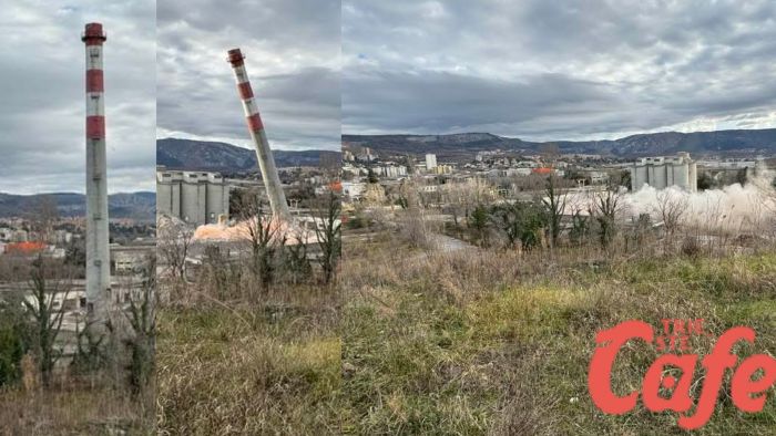 Trieste dice addio alla ciminiera dell’ex Italcementi, Dipiazza: “La ciminiera è crollata” 