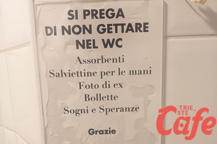 Foto di ex e sogni: il cartello che trasforma il WC in un momento di riflessione (e risate)