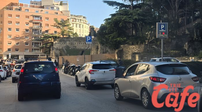 "A Trieste il vero lusso è parcheggiare sicuri, così la paura svuota gli eventi serali"
