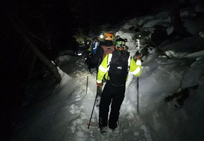 Sbaglia sentiero in montagna, arriva il buio e si fa recuperare dal soccorso alpino 