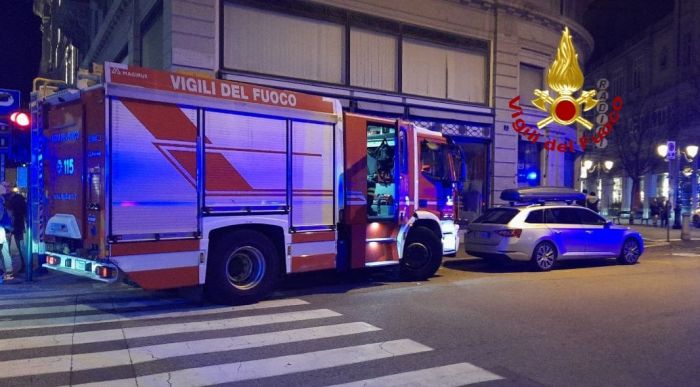 Tragedia in via Crispi: monossido di carbonio, salgono a 11 i soccorsi
