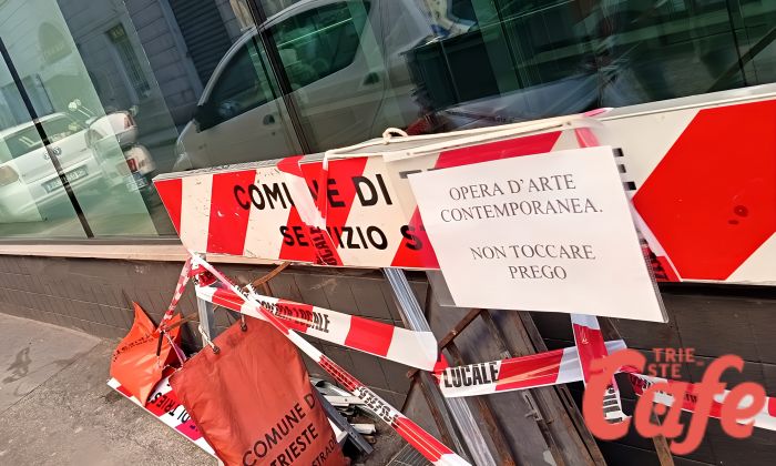 Via Vidali e l’opera d’arte che non ti aspetti: ironia o riflessione?
