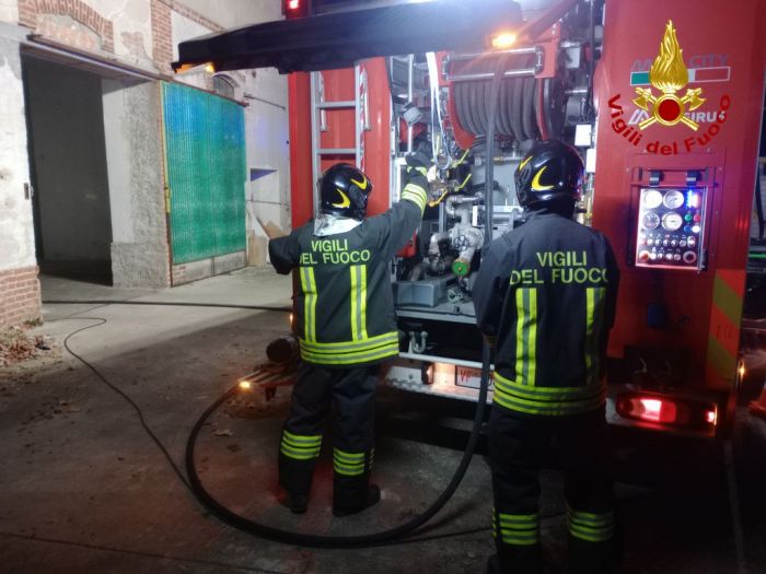 Fuga di monossido di carbonio in via Torre Bianca: evacuate otto persone nella notte