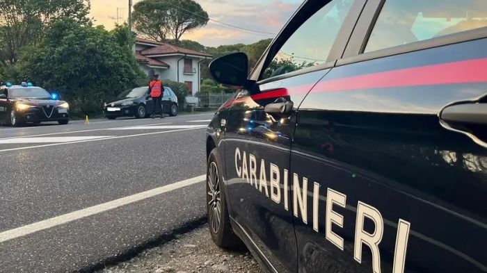 Fermata una monovolume sospetta: arrestato presunto “passeur” e denunciate sei persone