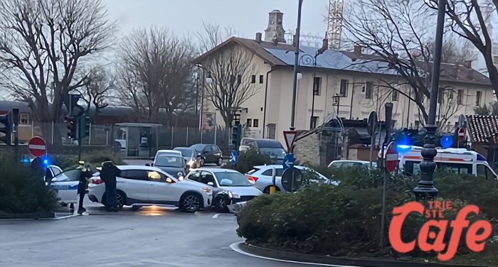 Incidente tra due auto a Campo Marzio: conducente ferito e  traffico in tilt 