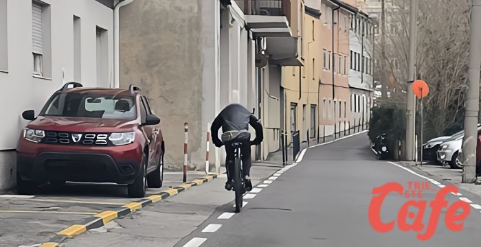 Parcheggi selvaggi e nessuna multa: la denuncia dei residenti in via del Veltro
