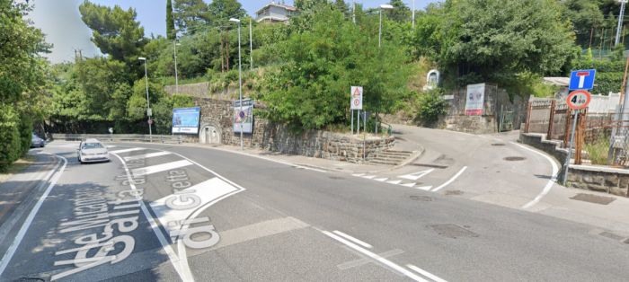 Triestina segnala pericoli in viale Miramare: "Rischiamo la vita ogni volta che attraversiamo"