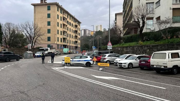 Via D'Alviano riaperta al traffico dopo il cedimento dello scavo