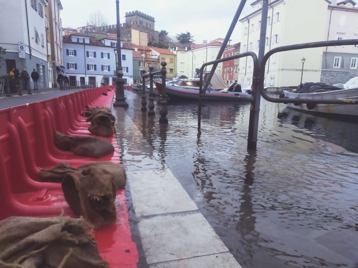 Primo test positivo per le paratie sul Mandracchio a Muggia