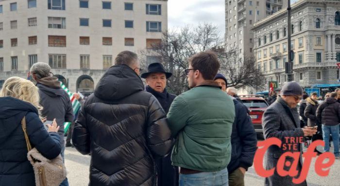 "Uniti si vince": il sindaco Dipiazza al corteo per la crisi del comparto industriale (VIDEO) 