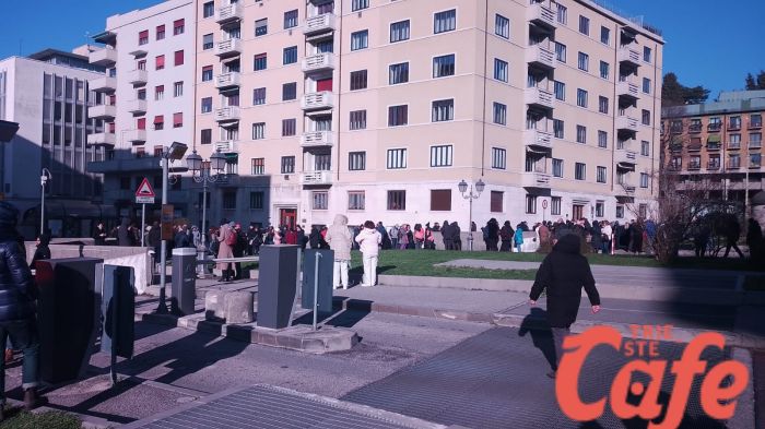 Trieste, allarme bomba al tribunale: evacuato l’edificio, intervento degli artificieri