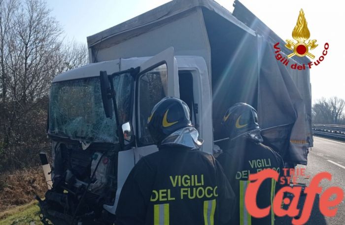 Fvg, incidente in A28 tra mezzi pesanti: autista estratto dalle lamiere
