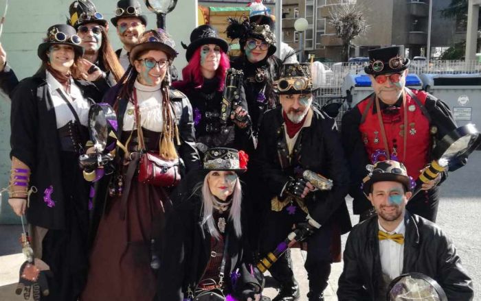 Lo Steampunk conquista il Carnevale: il gruppo triestino sfila tra eleganza e creatività