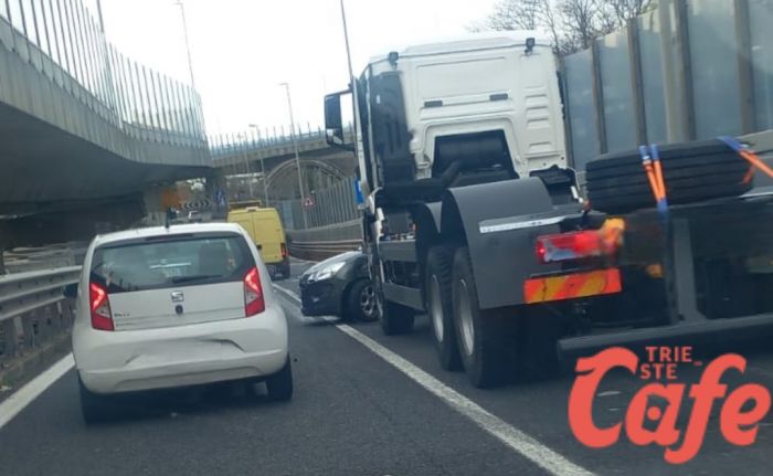 Incidente sulla sopraelevata di Molo Settimo, traffico in tilt! 
