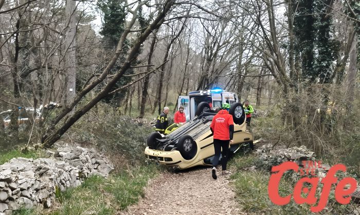 Si cappotta in piena campagna zona Contovello, 8 tecnici del Soccorso Alpino sul posto 