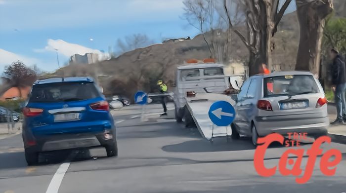 Si apre una voragine in via Revoltella: traffico bloccato nel primo pomeriggio