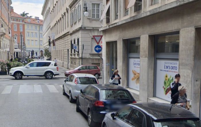 Tentato furto in un supermercato di via Diaz: ladra in fuga prima dell’arrivo della polizia
